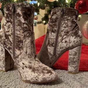 💝Velvet Booties 💝